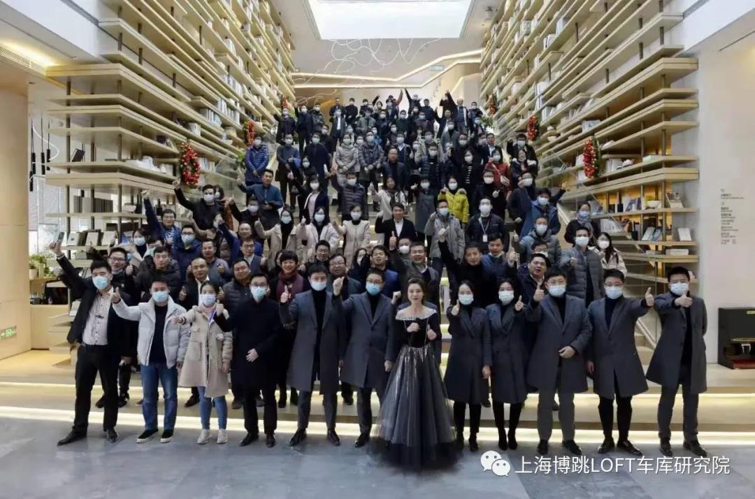 三门峡全国一百多人在华侨城汉口道6号参观研讨LOFT专利车库技术！